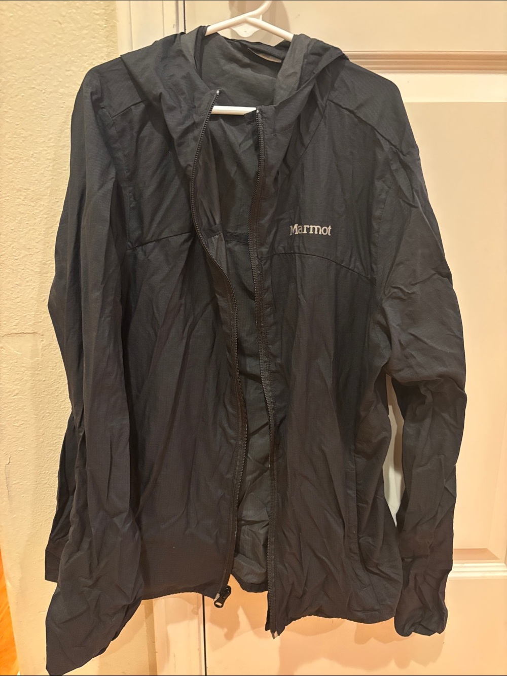 Marmot women’s lightweight S Black Hooded Rain Shell